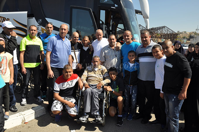 بالصور: حافلة معتمري الفوج الرابع تنطلق من مدينة يافا باتجاه الديار الحجازية 